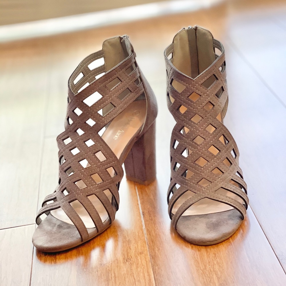 Bella Marie peep toe cut out block heel